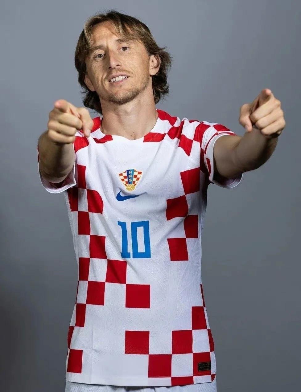 记者：若国足明年热身没惨案或大事故，邵佳一至少干到亚洲杯结束